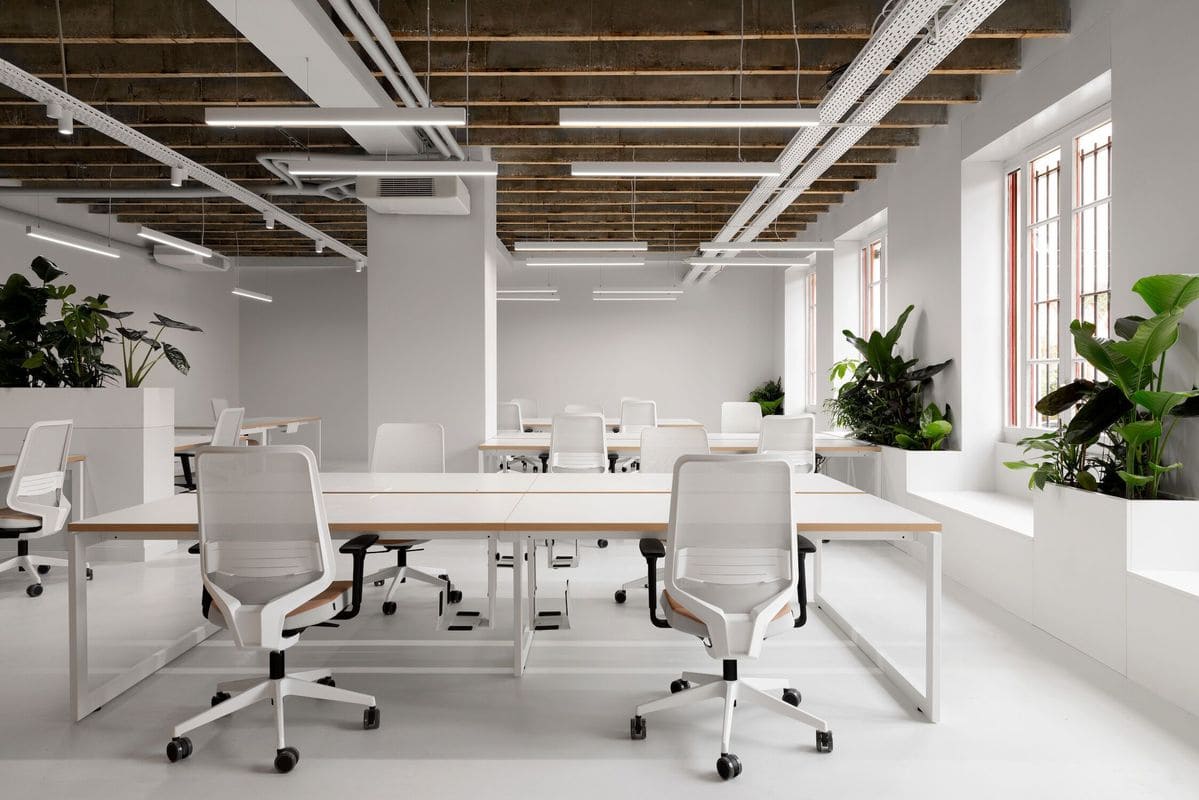 3. Phong cách tối giản (Minimalist Office)