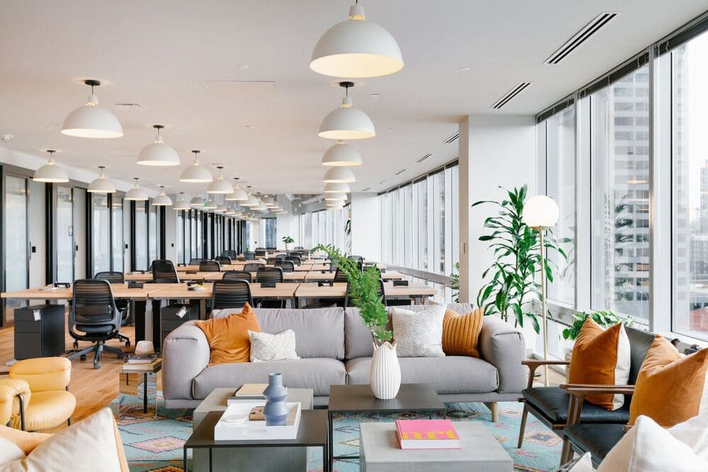 Mẫu thiết kế văn phòng phong cách không gian mở tại WeWork Lim Tower 3